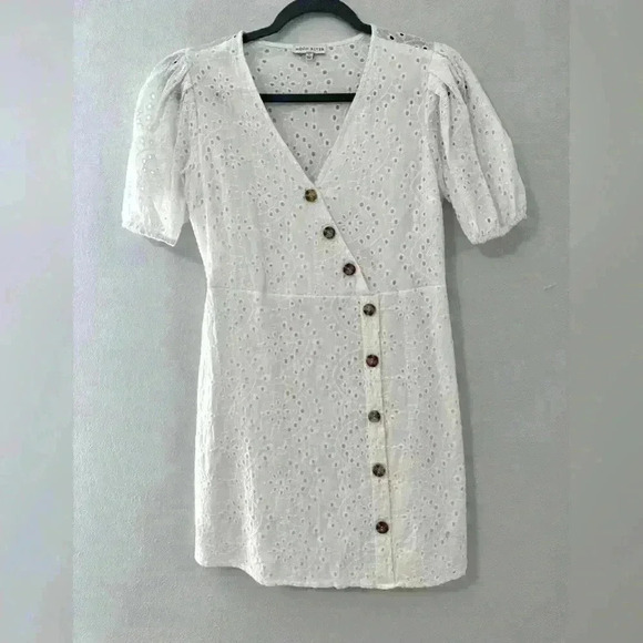 Moon River Women’s White Eyelet Summer Dress Puff Sleeve Button Front Size L - Picture 2 of 4